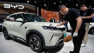 Ο Γουόρεν Μπάφετ «εξαργύρωσε» την επένδυση των 415 εκατ. δολαρίων στην BYD