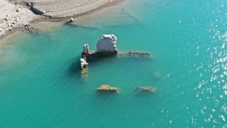 «Βουτιά» στους βυζαντινούς θησαυρούς της λίμνης Κρεμαστών: Τι βρήκαν οι δύτες στα 30 μ. βάθος