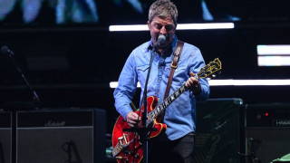 Σε δημοπρασία η κιθάρα που «έσπασε» ο Λίαμ Γκάλαχερ τη νύχτα που διαλύθηκαν οι Oasis