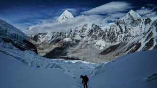 Σχεδόν χίλια άτομα παγιδεύτηκαν στο Έβερεστ μετά από χιονοθύελλα - Εκατοντάδες απεγκλωβισμοί