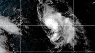 ΗΠΑ: Στην κατηγορία 5 ενισχύθηκε ο κυκλώνας Ουμπέρτο - Με ανέμους 257 χλμ/ώρα