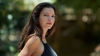 Αργυρώ Ταμβάκου: «Η Αντιγόνη είναι το χειρόφρενο που μας σταματά για να δούμε τον κόσμο αλλιώς»