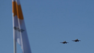 Ελληνικά μαχητικά F-16 πέταξαν στον ουρανό της Λευκωσίας για την επέτειο της ανεξαρτησίας της Κύπρου
