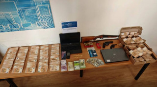 Οι νάιλον σακούλες όπου έκρυβε τα χρήματα το κύκλωμα με τις επιστροφές ΦΠΑ: Πώς δρούσε, δείτε βίντεο