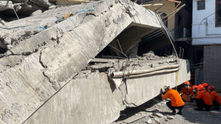 Πάνω από 50 άτομα παραμένουν εγκλωβισμένοι στα ερείπια του οικοτροφείου στην Ινδονησία