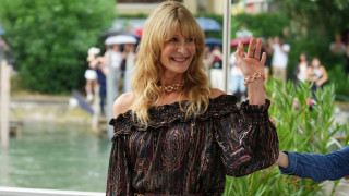 Η Λόρα Ντερν άνοιξε την επίδειξη της Γκαμπριέλα Χερστ στο Παρίσι