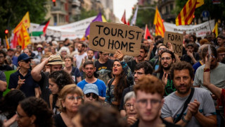 Ισπανία: Ρεκόρ ξένων τουριστών τον Ιούλιο και τον Αύγουστο - Νέο κύμα αντιδράσεων