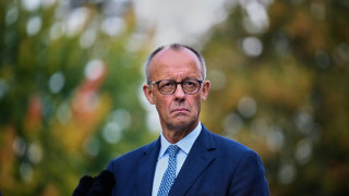 Ο Μερτς καλεί τους πολίτες να υπερασπιστούν τον γερμανικό τρόπο ζωής 35 χρόνια μετά την επανένωση