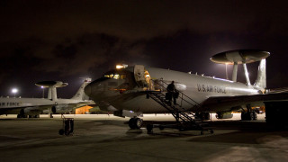 Πώς ενισχύει το ΝΑΤΟ την ανατολική πτέρυγα - Τι κατέγραψε το CNNi σε πτήση παρακολούθησης