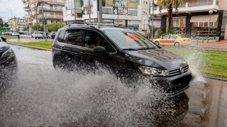 Καιρός: Βαρομετρικό χαμηλό φέρνει καταιγίδες και νέα πτώση της θερμοκρασίας από αύριο έως Τετάρτη