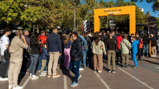 Από το Grand Prix της Σιγκαπούρης μέχρι το Roadshow της Λάρισας με το showcar της McLaren F1 Team