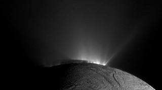 Αυξήθηκαν οι πιθανότητες να υπάρχει ζωή σε ένα από τα φεγγάρια του Κρόνου