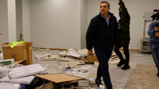 «Φεύγω κι αφήνω πίσω μου συντρίμμια»