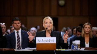 Η Παμ Μπόντι υπερασπίζεται τις διώξεις κατά των αντιπάλων του Τραμπ