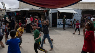 «Ανακούφιση»: Με συγκρατημένη χαρά πανηγυρίζουν οι Παλαιστίνιοι για την εκεχειρία