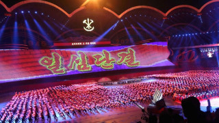 Βόρεια Κορέα: Νυχτερινή στρατιωτική παρέλαση για τα 80 χρόνια του κυβερνώντος κόμματος