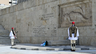 Χατζηδάκης: Τα μνημεία των ηρώων δεν είναι χώροι για διαμαρτυρίες