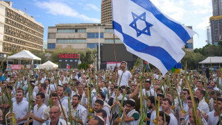 Οι οικογένειες των ομήρων ζητούν από την κυβέρνηση Νετανιάχου να «παγώσει» την συμφωνία εκεχειρίας