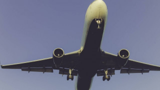 Γιατί τα αεροπλάνα αποφεύγουν τον Νότιο Πόλο: Το «απαγορευμένο» πέρασμα πάνω από την Ανταρκτική