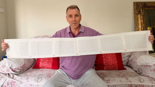 Ο άνθρωπος με το όνομα των 2.253 λέξεων, που χρειάζεται 20 λεπτά για να συστηθεί