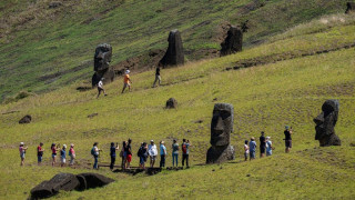Τα αγάλματα του Νησιού του Πάσχα «περπάτησαν» μέχρι τις θέσεις τους, επιβεβαιώνει έρευνα