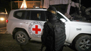 Γάζα: 30 σορούς Παλαιστινίων παρέδωσε ο Ερυθρός Σταυρός - Καμιά ενημέρωση για νέα παράδοση ομήρων