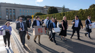 Δεκάδες δημοσιογράφοι που καλύπτουν το Πεντάγωνο παρέδωσαν τις διαπιστεύσεις τους