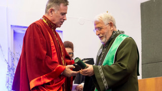 Επίτιμος Διδάκτωρ Διεθνούς Πανεπιστημίου Ελλάδος, ο πρόεδρος του Ιατρικού Αθηνών, Γ. Αποστολόπουλος