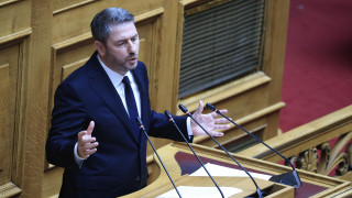 Ανεβάζει το θερμόμετρο ο Ανδρουλάκης με μπαράζ παρεμβάσεων στη Βουλή