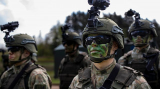 Γιατί η Ευρώπη μιλάει τόσο πολύ για πόλεμο: Η Βαλτική, το ΝΑΤΟ και οι μεγάλες προκλήσεις