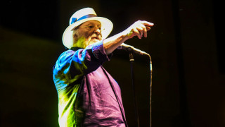 Πέθανε ο Διονύσης Σαββόπουλος, ο «Νιόνιος» που τραγούδησε την Ελλάδα