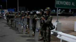 H Βενεζουέλα αναπτύσσει δυνάμεις στα σύνορα με την Κολομβία