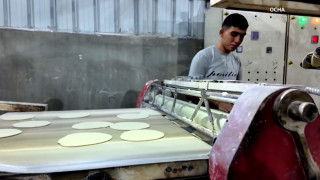 Φούρνος στη Γάζα επανήλθε σε πλήρη λειτουργία και παράγει μέχρι και 300.000 πίτες τη μέρα