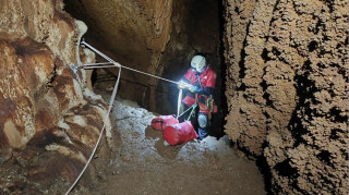 Τέσσερα κατακόρυφα σπήλαια της Αμοργού αποκαλύπτονται - Έχουν βάθος από 28 έως 62 μέτρα