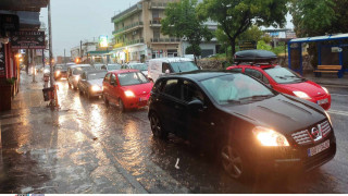 Η Αττική ξανά στο «μάτι» της κακοκαιρίας: Σαρωτικές καταιγίδες και κεραυνοί - Έκτακτο δελτίο ΕΜΥ