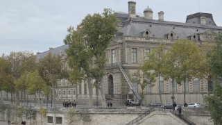 «Διαβασμένοι» οι κλέφτες στο μουσείο του Λούβρου - Ανέβηκαν με σκάλα από την πλευρά του Σηκουάνα