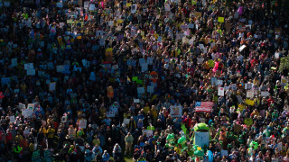 ΗΠΑ - «Νο Kings»: Περισσότεροι από επτά εκατομμύρια πολίτες στους δρόμους για τις πολιτικές Τραμπ