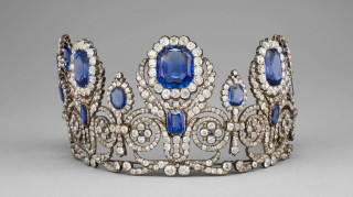 Τιάρες, περιδέραια και σκουλαρίκια: Αυτά είναι τα κοσμήματα που εκλάπησαν