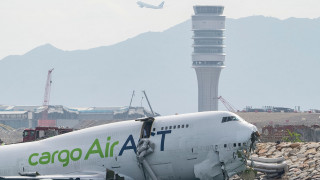 Τραγωδία στο Χονγκ Κονγκ: Αεροσκάφος κατέληξε στη θάλασσα μετά τη προσγείωση - Δύο νεκροί