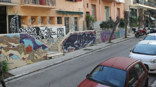 Φορτηγό «φράκαρε» στην Καλλιδρομίου στα Εξάρχεια - Ζημιές σε εννέα οχήματα