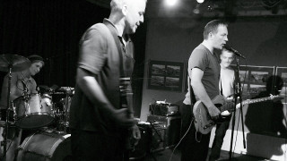 The Ex: Η μπάντα που δεν μπήκε ποτέ σε καλούπια εμφανίζεται ζωντανά στην Αθήνα