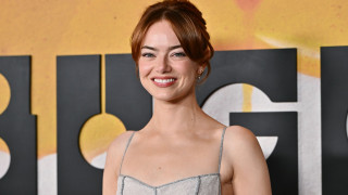 Η Έμα Στόουν έλαμψε στην πρεμιέρα της ταινίας «Bugonia» στη Νέα Υόρκη