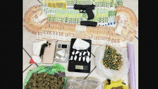 Θεσσαλονίκη: Συνελήφθη 33χρονος για διακίνηση ναρκωτικών - Χιλιάδες ευρώ και όπλα στο σπίτι του
