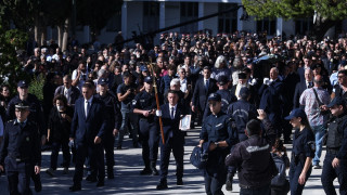 «Ψηλά στους βασιλιάδες του ουρανού»: Η Ελλάδα αποχαιρέτησε τον Διονύση Σαββόπουλο