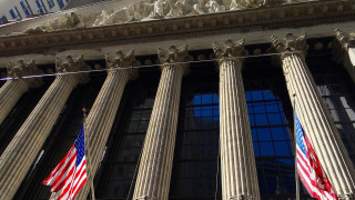 Scope: Υποβάθμισε κατά μία βαθμίδα τις ΗΠΑ – Ποιοι οι κίνδυνοι για την αμερικανική οικονομία