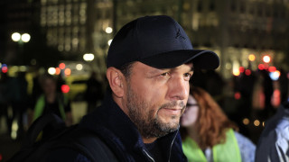 Στο Σύνταγμα ο Πάνος Ρούτσι - Μαζί του η Ζωή Κωνσταντοπούλου