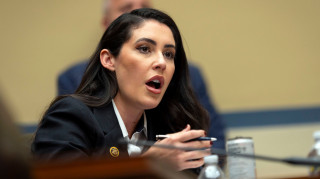 Τα λουλούδια και τα σοκολατάκια του Πούτιν σε Αμερικανίδα μέλος των Ρεπουμπλικάνων