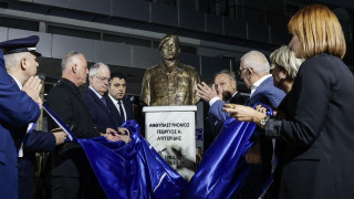 Συγκίνηση στα αποκαλυπτήρια της προτομής του Γιώργου Λυγγερίδη στη Θεσσαλονίκη