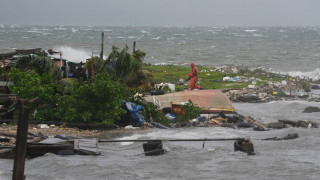 Ο τυφώνας Μελίσσα πλησιάζει την Κούβα με ανέμους 210 χλμ.: Εικόνες και βίντεο βιβλικής καταστροφής