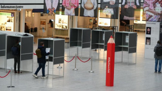 Οι Ολλανδοί στις κάλπες για τις τρίτες βουλευτικές εκλογές μέσα σε λιγότερο από πέντε χρόνια